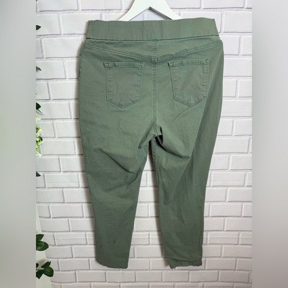 Nine West women "Heidi" Pull-On Crop Pants olive green - Size 12 - Picture 6 of 8